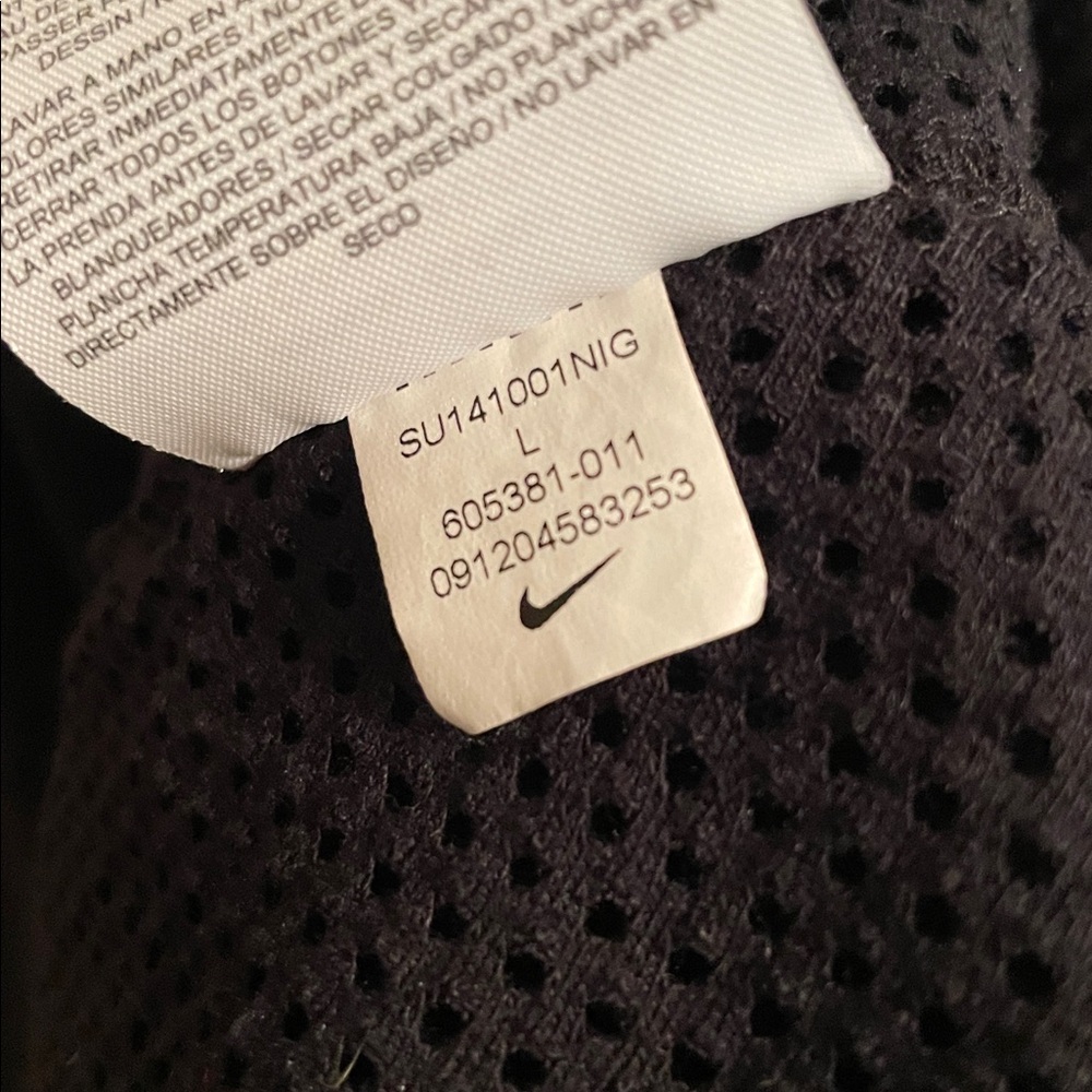 “Nike” Black Hooded Vest with Logo! - Picture 11 of 11